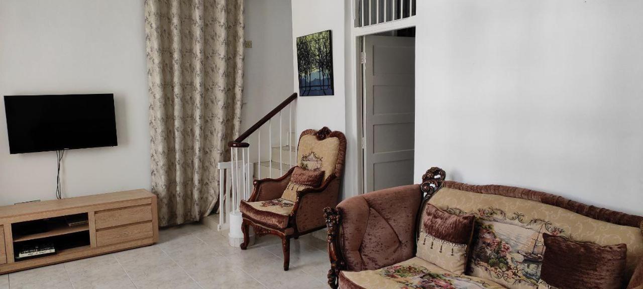 Apartment In Dar Homestay Дар ес Саалам Екстериор снимка