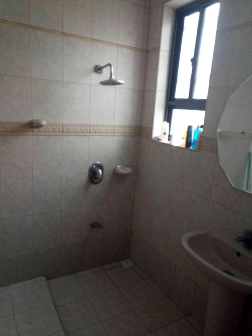 Apartment In Dar Homestay Дар ес Саалам Екстериор снимка